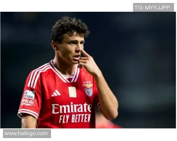 若昂内维斯:从新星崛起到球队核心的精彩旅程与未来展望 若昂内维斯:从新星崛起到球队核心的精彩旅程与未来展望